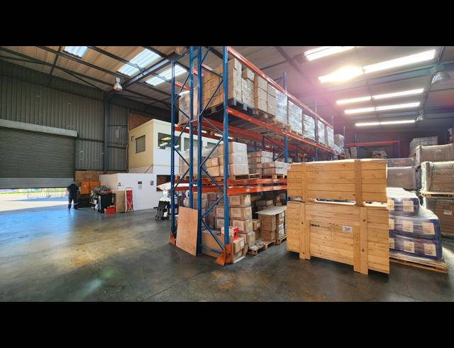 500M² WAREHOUSE TO LET IN SPARTAN